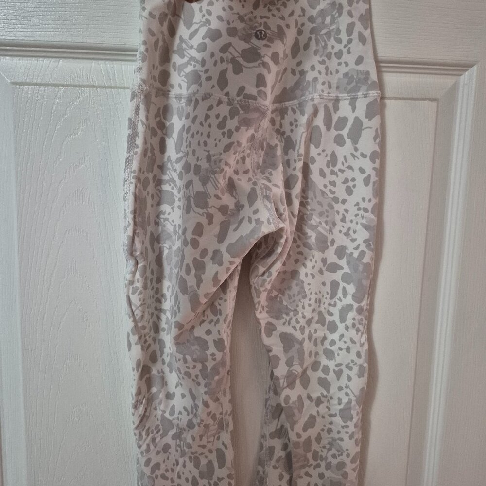 Lululemon crop leggings - Picture 1 of 2